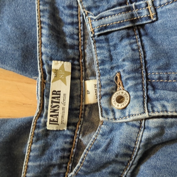 Jean Star Sz 8 Petite Capri Jeans with 6 Pockets and Drawstring Bottoms - Picture 2 of 4